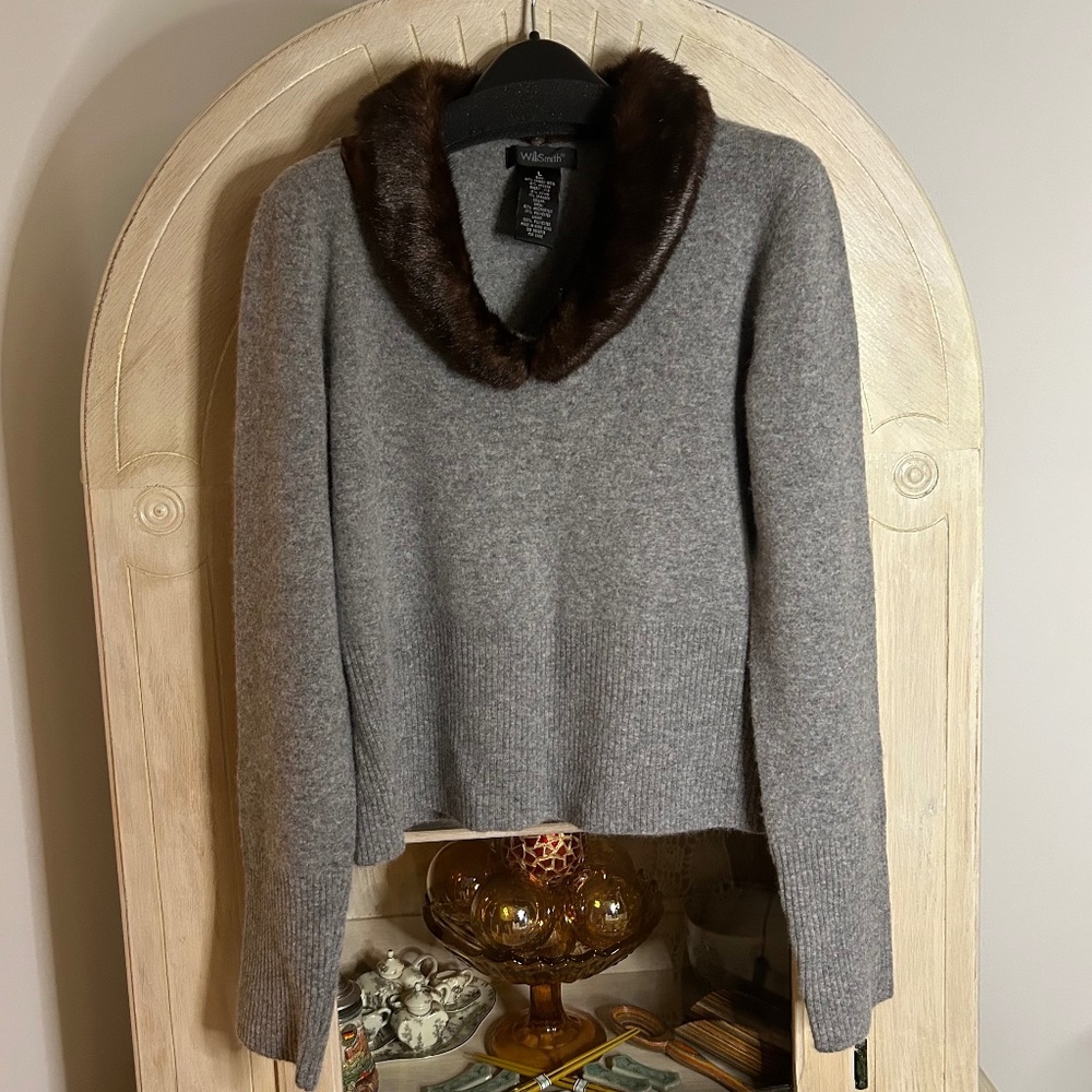Willi Smith Gray V-Neck Sweather with Removable Faux Mink Fur Collar, Size L
